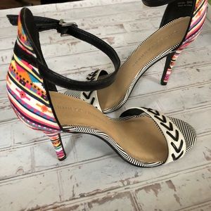 [Chinese Laundry] Aztec print pumps